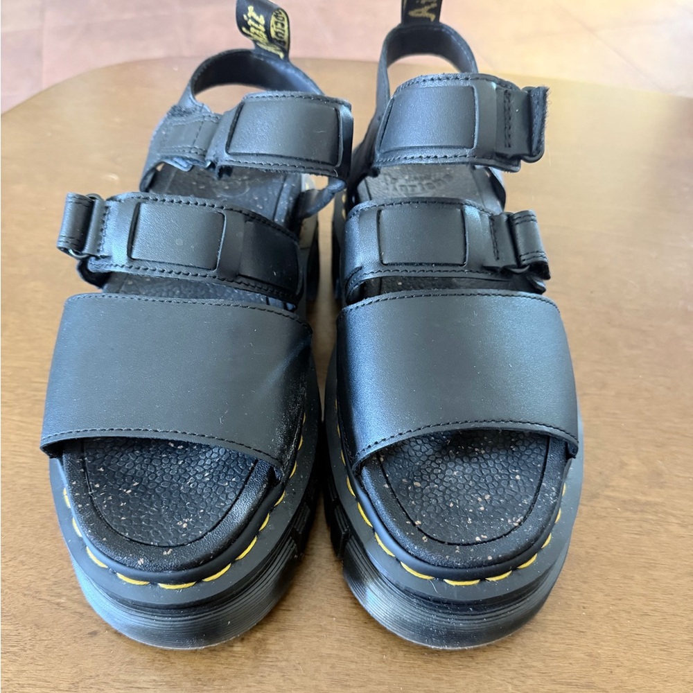 DR MARTENS BLACK SANDALS SIZE 8
